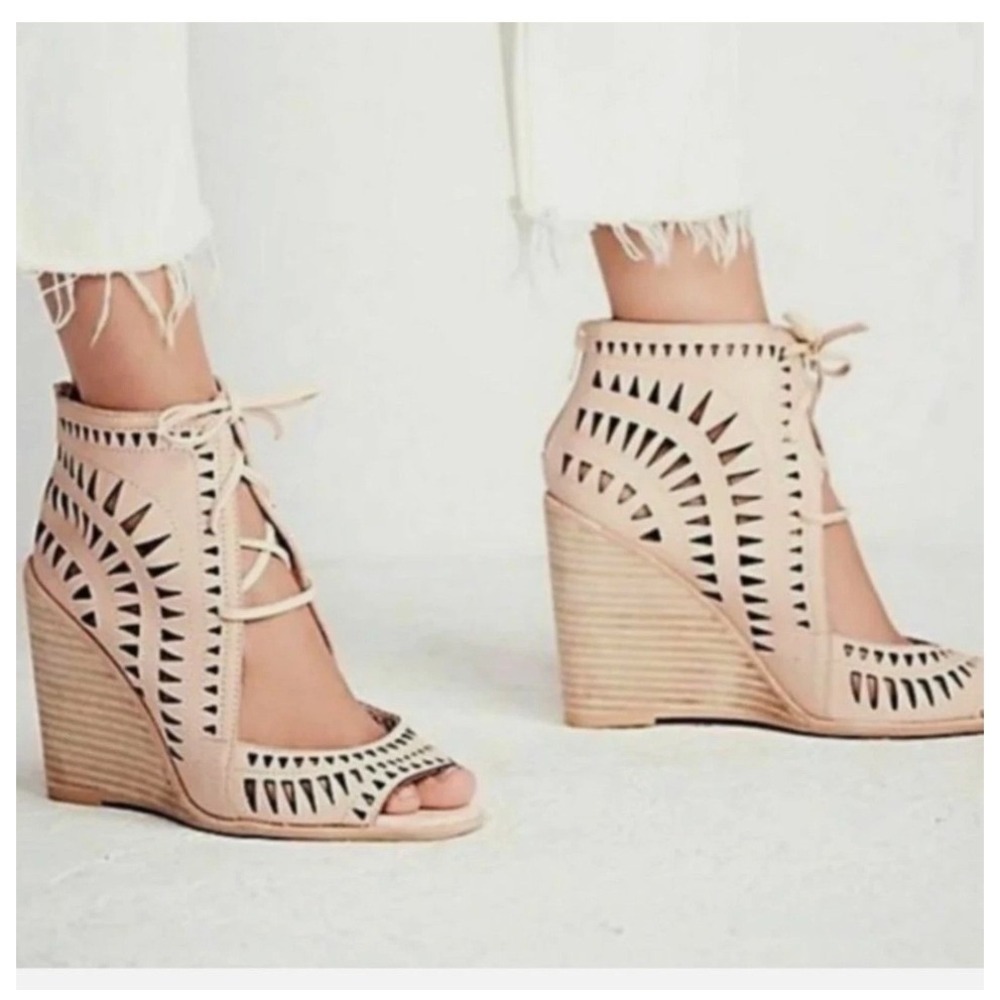 Jeffrey Campbell Ibiza Nude Cutout Wedge Booties Peep Toe Women's Size 7.5